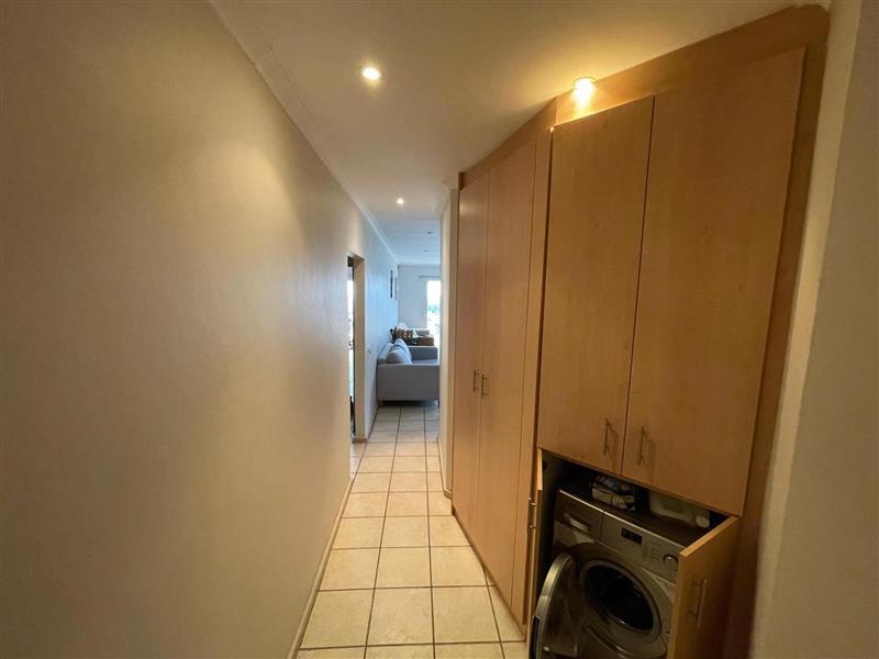 To Let 2 Bedroom Property for Rent in Vredehoek Western Cape